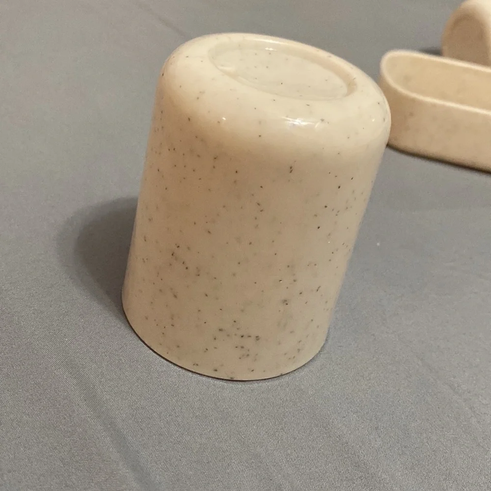BOGO Speckled Ivory Colored Plastic Bathroom Set